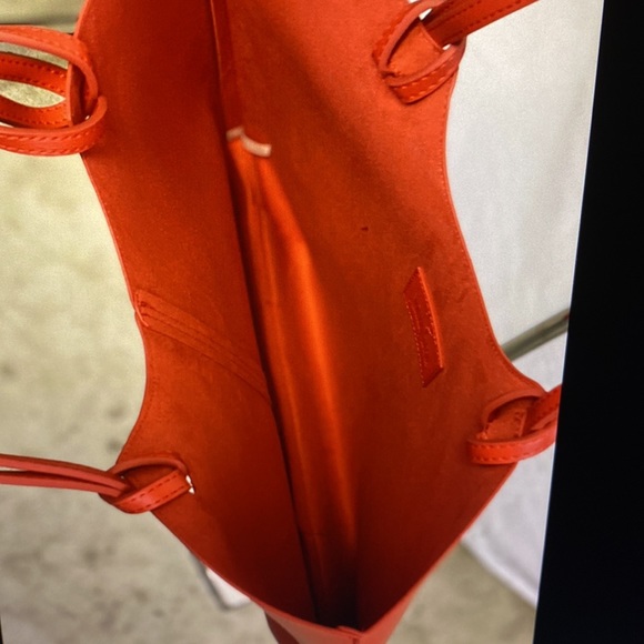 Neiman Marcus Women’s Faux Leather Tote Beach Bag - Picture 3 of 4